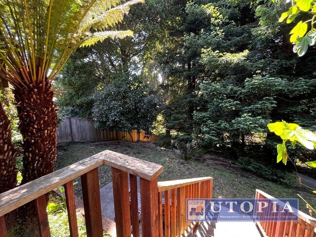 Building Photo - Beautiful, custom finished home in Aptos, ...