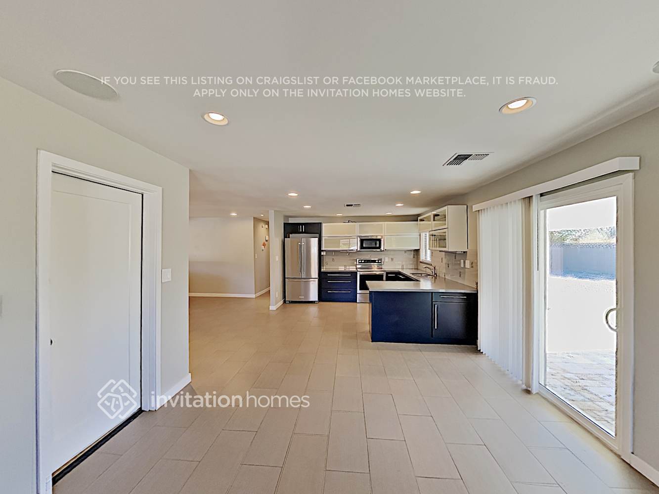 Building Photo - 1117 E Alameda Dr