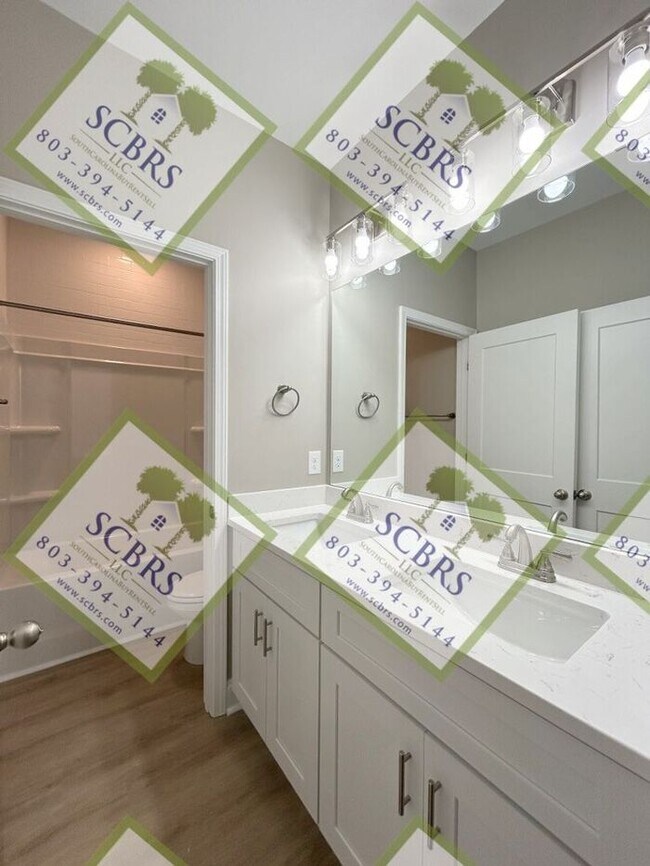 Building Photo - Modern Living Just 8 Blocks from Five Poin...