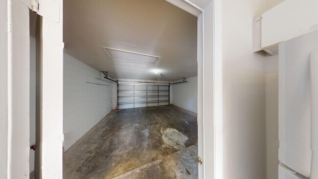 Building Photo - 3Bed/ 2Bath Home Available Now In Southcha...