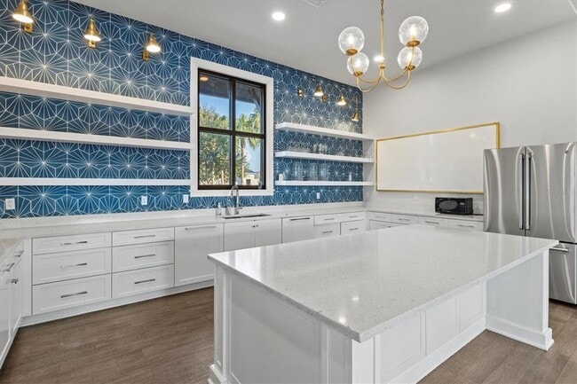 Building Photo - 5709 Silver Sun Dr