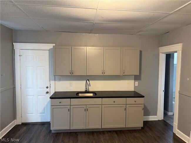 Building Photo - 3694 E 57th St