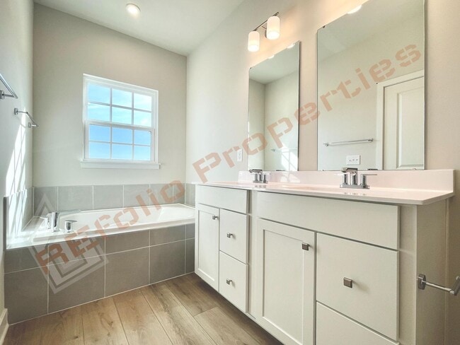 Building Photo - Beautiful brand new 3-Story Townhome | 4 Bedrooms, 3.5 Bathrooms, 2332 sq ft @ 751 South Townhome...