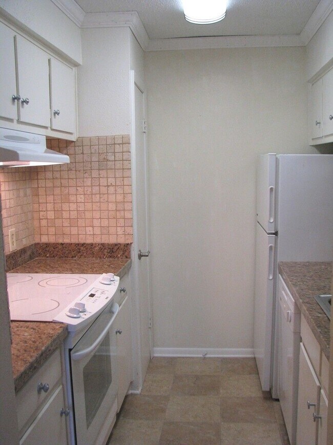 Building Photo - 8277 Kingsbrook Rd