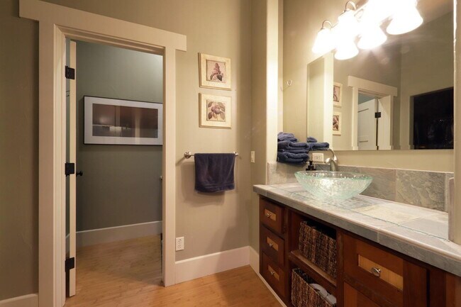 Building Photo - Don't miss this amazing opportunity to rent a higher end home nestled in the trees in the coveted...