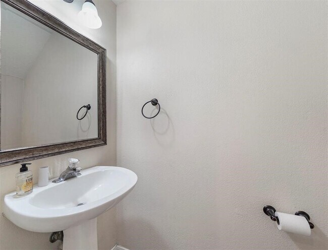 Building Photo - 25719 Bearborough Dr