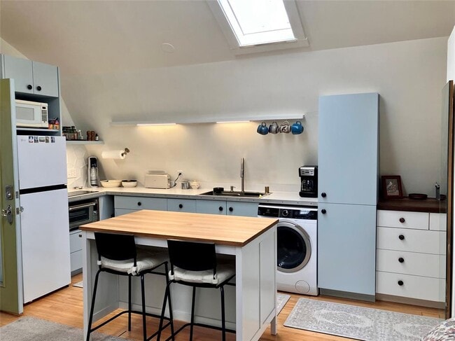 Building Photo - 2102 Travis Heights Blvd