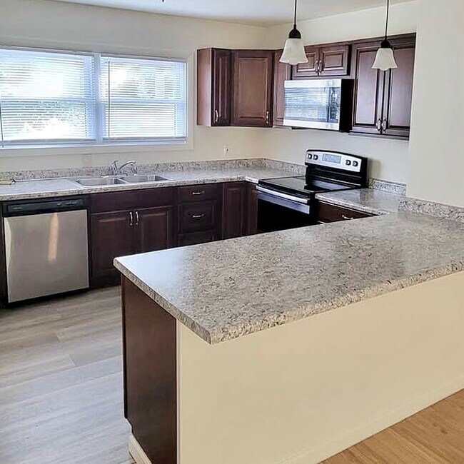 Building Photo - 2407 Carrelton Dr