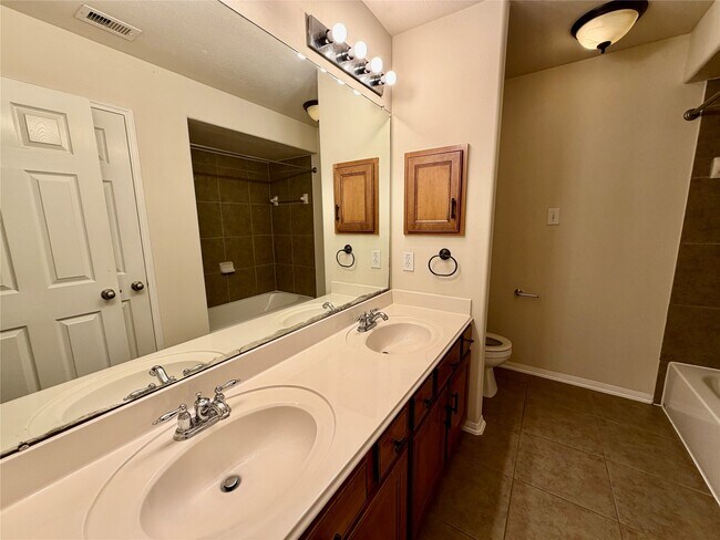 Building Photo - 25206 Auburn Terrace Dr