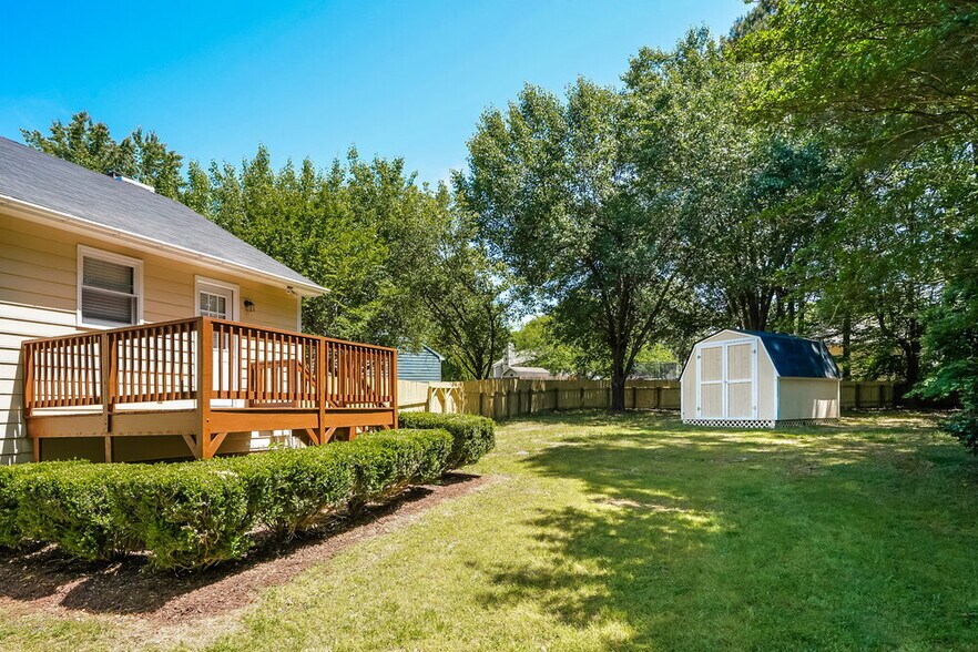 Building Photo - 104 Newbury Ct