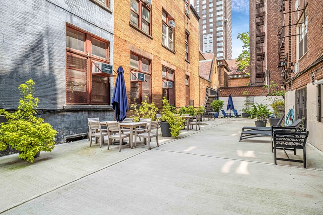Building Photo - 309 E 87th St