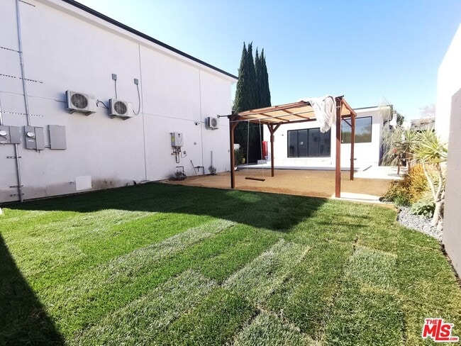 Building Photo - 1920 S Bedford St