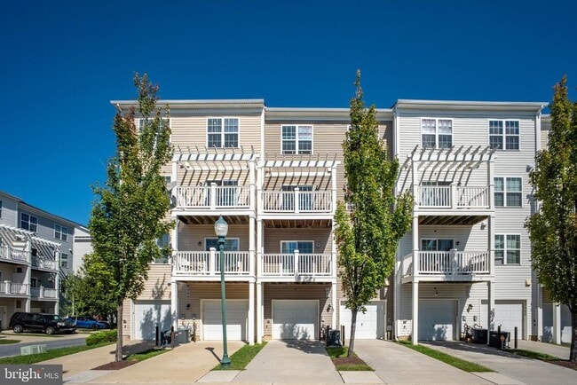 Building Photo - 22926 Spicebush Dr