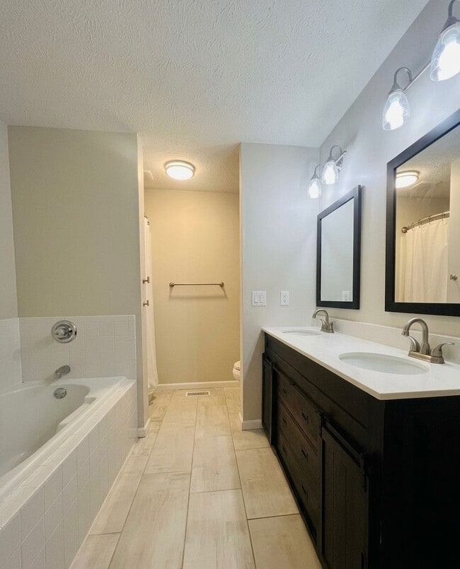 Building Photo - Beautiful 4 Bedroom Home in a Cul-De-Sac