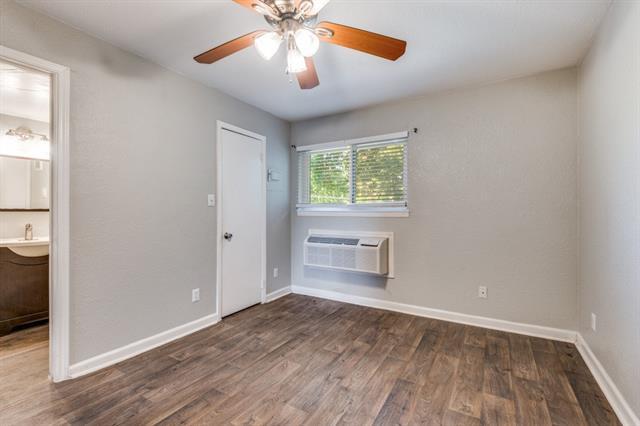 Building Photo - 1505 W Lovers Ln