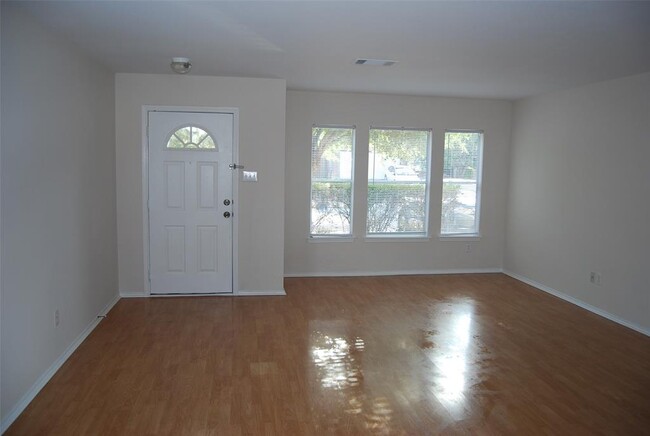 Building Photo - 306 Crossland Cove