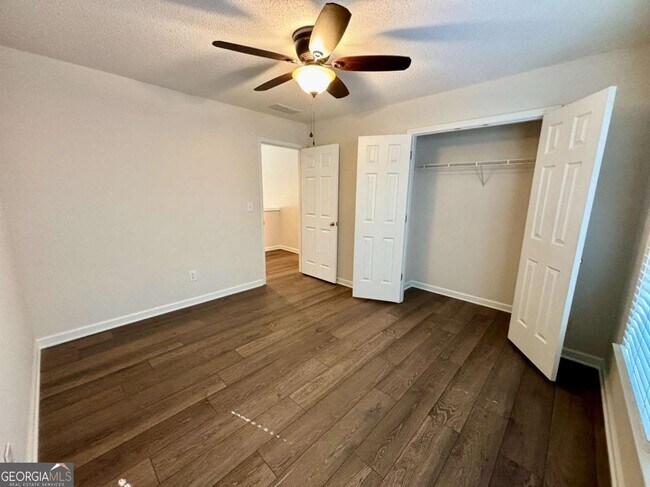 Building Photo - 10920 Glenbarr Dr