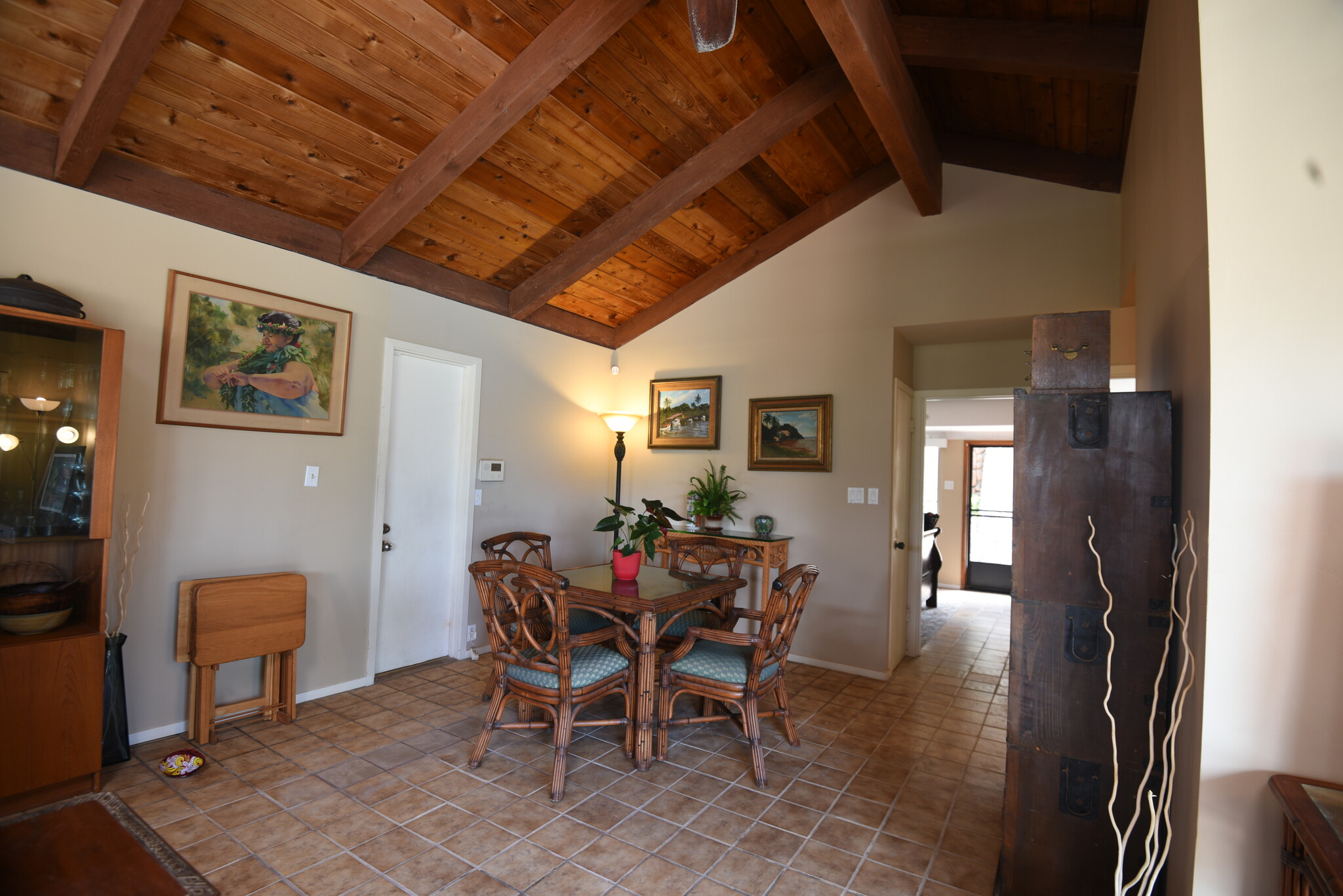 Second dining area - 157 Nawiliwili St