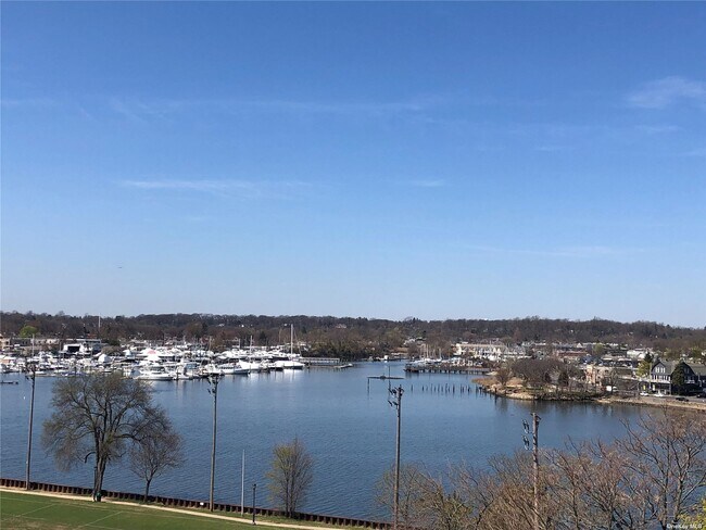 Building Photo - 303 Main St