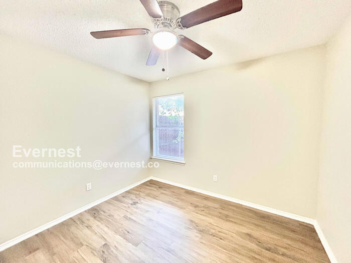 Building Photo - 10908 Deauville Cir S