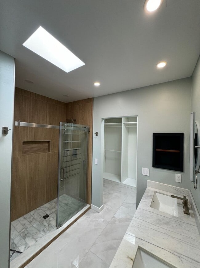 Building Photo - Sophisticated Catalina Foothills Sanctuary: Premium 3-Bedroom Townhome with 2-Car Garage
