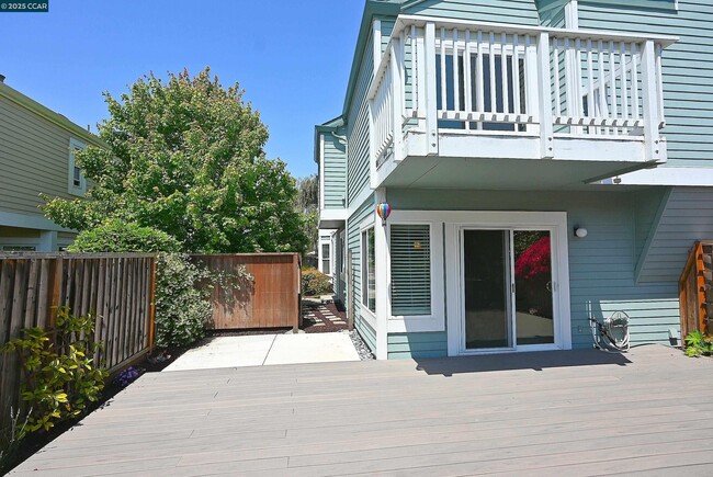 Building Photo - 27 Shepardson Ln