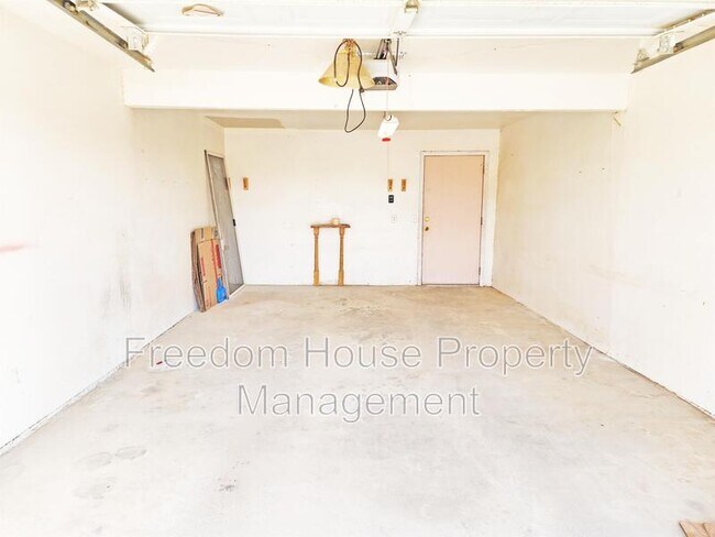 Building Photo - 2321 E Calvada Blvd