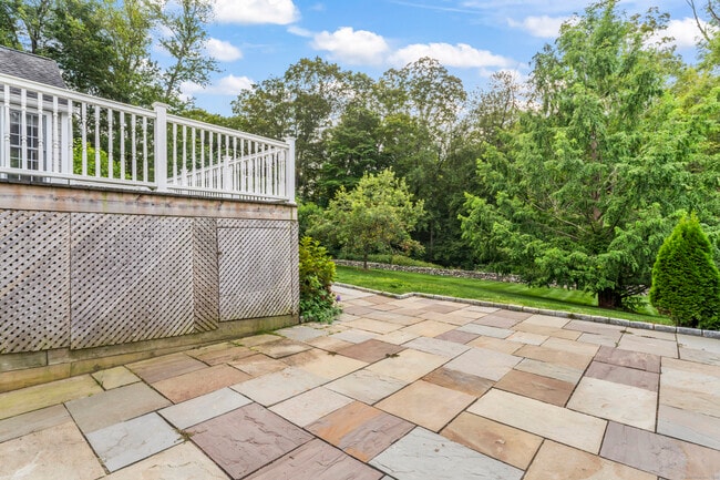 Building Photo - 4 Dover Cir