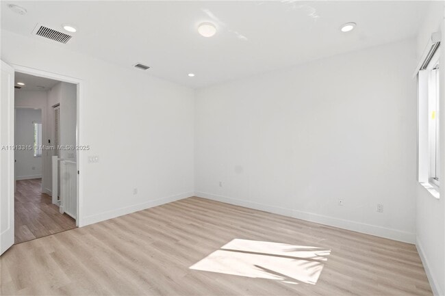 Building Photo - 10441 NW 66th St