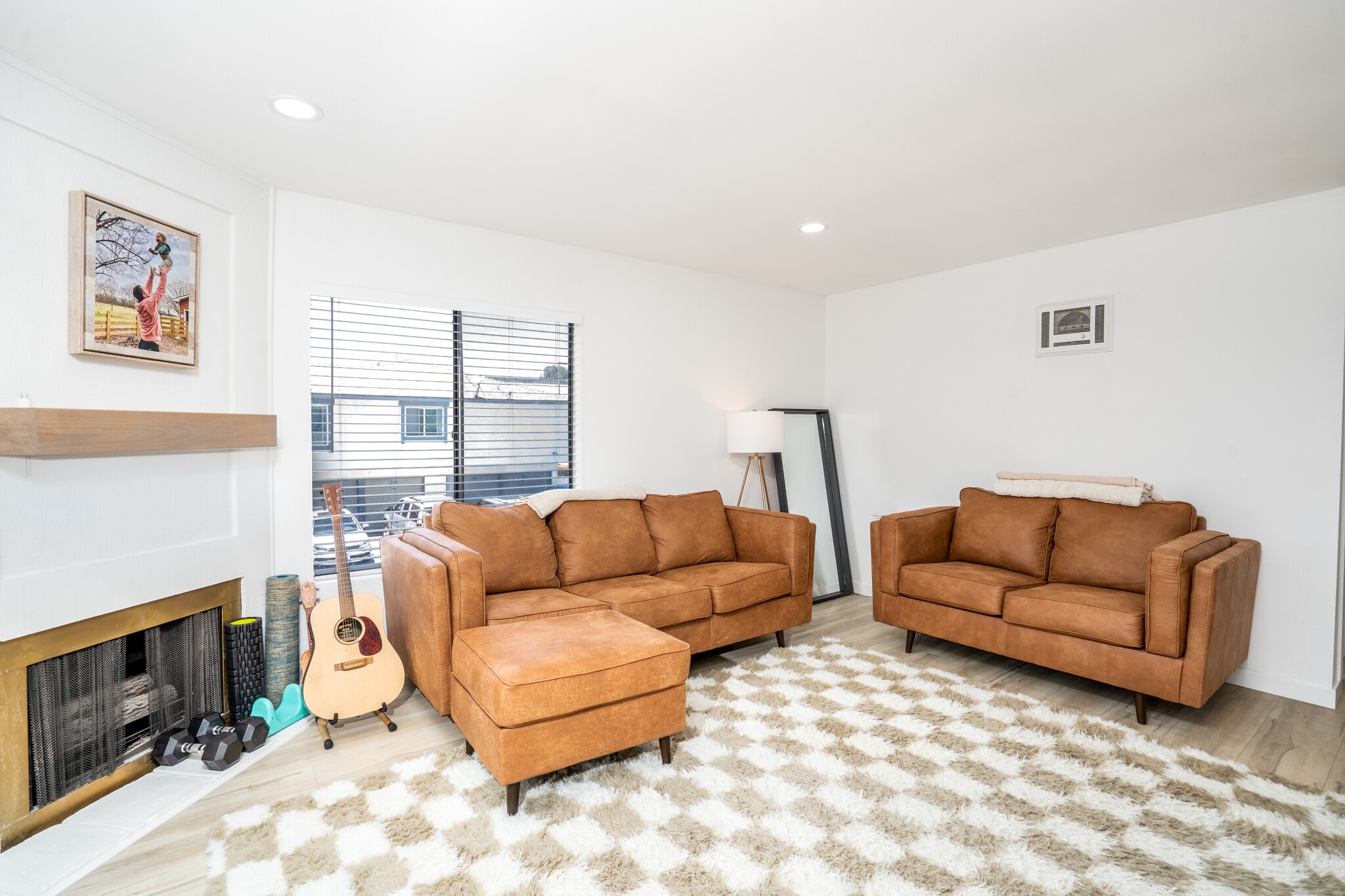 Building Photo - 3407 Del Este Way