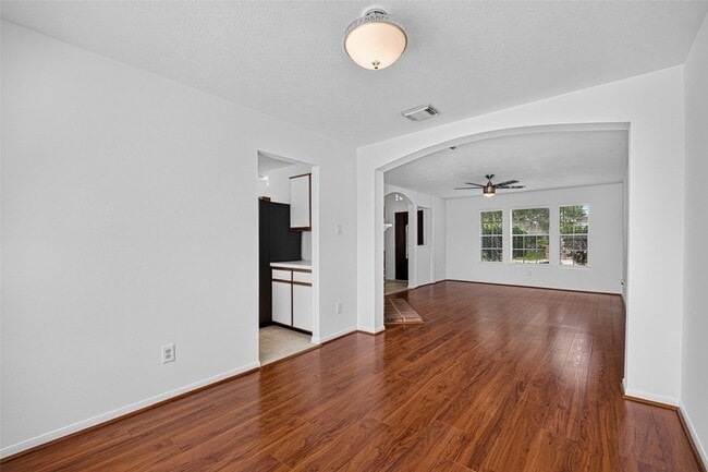 Building Photo - 1806 Oak Ridge Dr