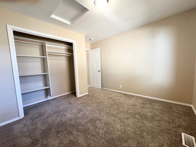 Building Photo - Modern and Updated 3bd/2b Home for Rent in...