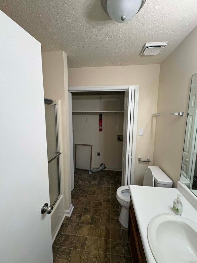 Building Photo - 2119 Rock Creek Dr