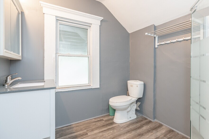 BATH 2 - 2ND LEVEL - 2158 Indiana Ave