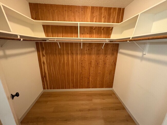 Building Photo - NewB SAC T 7558