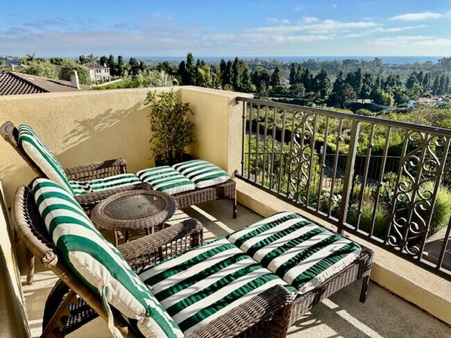 Building Photo - 3BD Home with Amazing Panoramic Ocean Views!