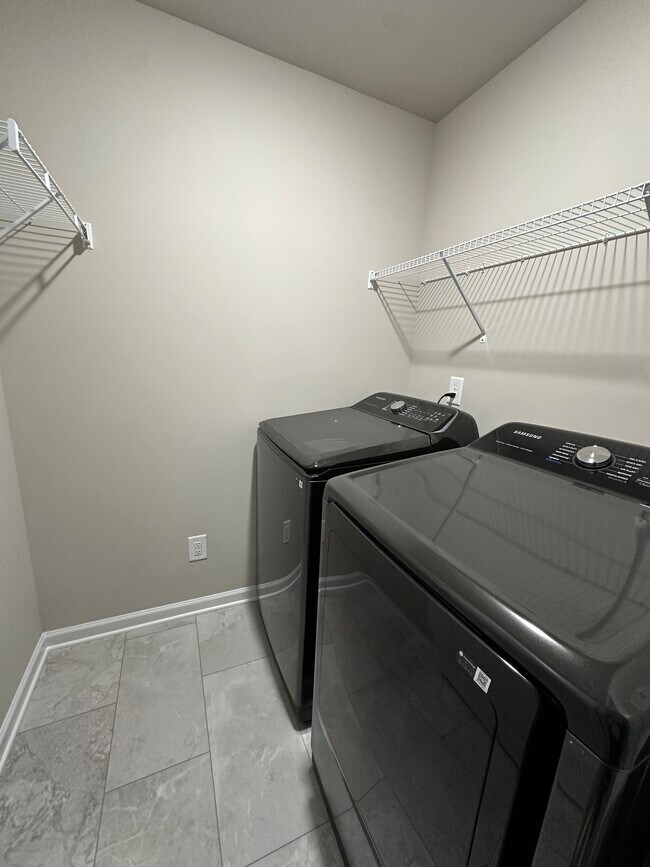 Building Photo - 3241 McGee Hl Dr
