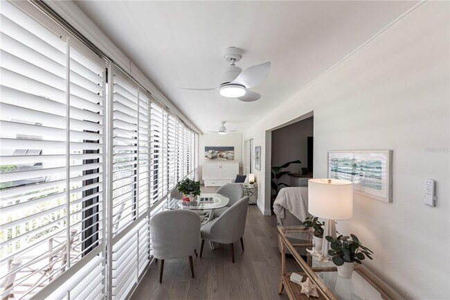 Building Photo - 1055 W Peppertree Dr