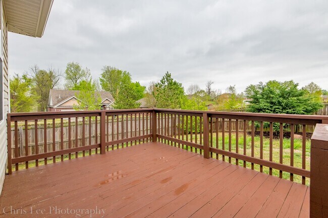 Building Photo - Spacious 3 Bedroom Home on Corner Lot! Must See!