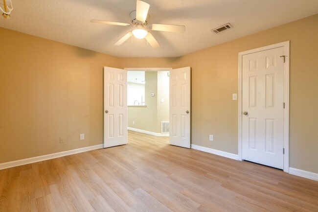 Building Photo - Marietta 2 bed/2 bath Condo!