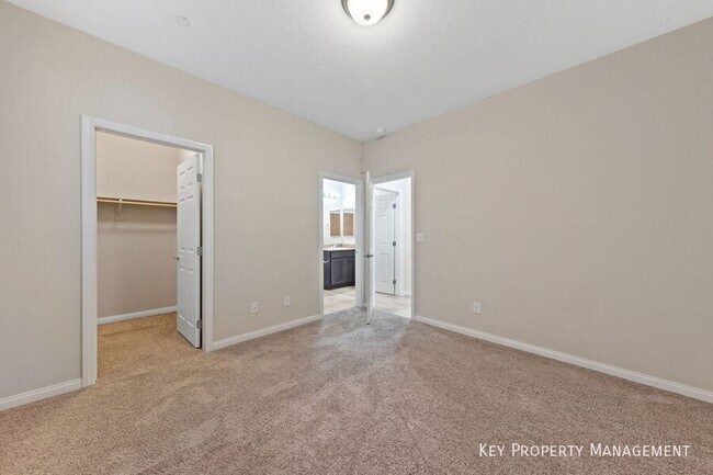 Building Photo - 2324 Mundare-