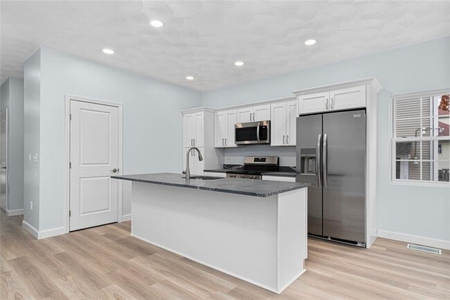 Building Photo - 45 Windsor Rd