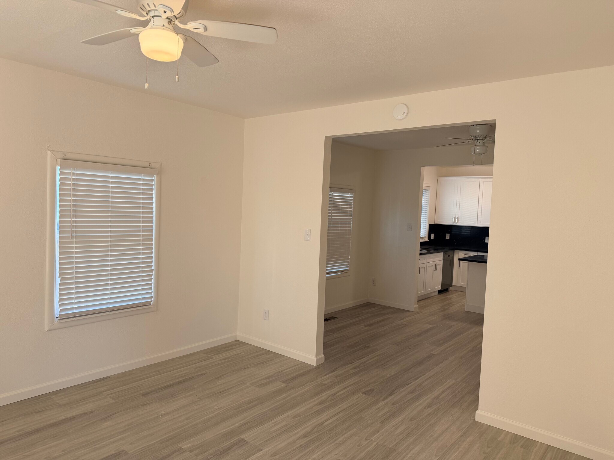 Building Photo - 394 N Livermore Ave