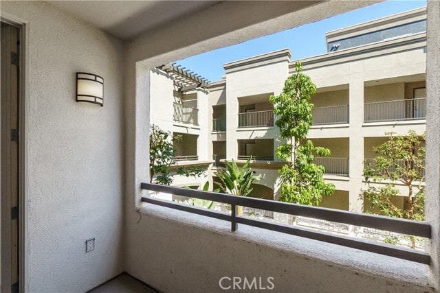 Building Photo - 1329 Scholarship