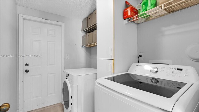 Building Photo - 8356 SW 158th Ave