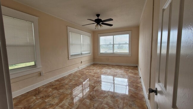 Building Photo - 5701 N Flagler Dr