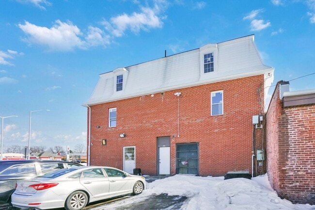 Building Photo - 296 Hancock St