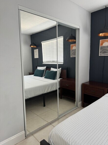 Building Photo - 2501 NW 9th Ter