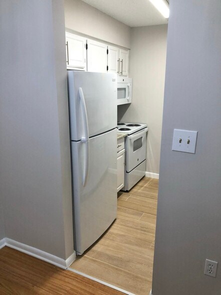 Building Photo - 2210 Ravens Crest Dr