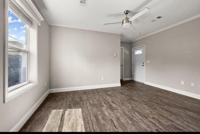 Building Photo - 303 North Loop